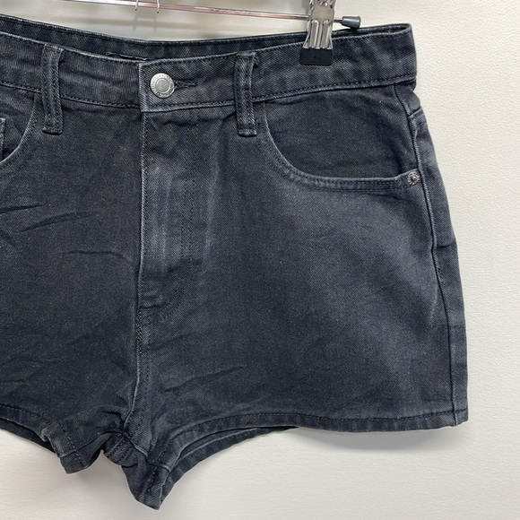 NWT PrettyLittleThing Black Wash Denim Jean Mom Shorts High Rise 4 - Picture 3 of 14